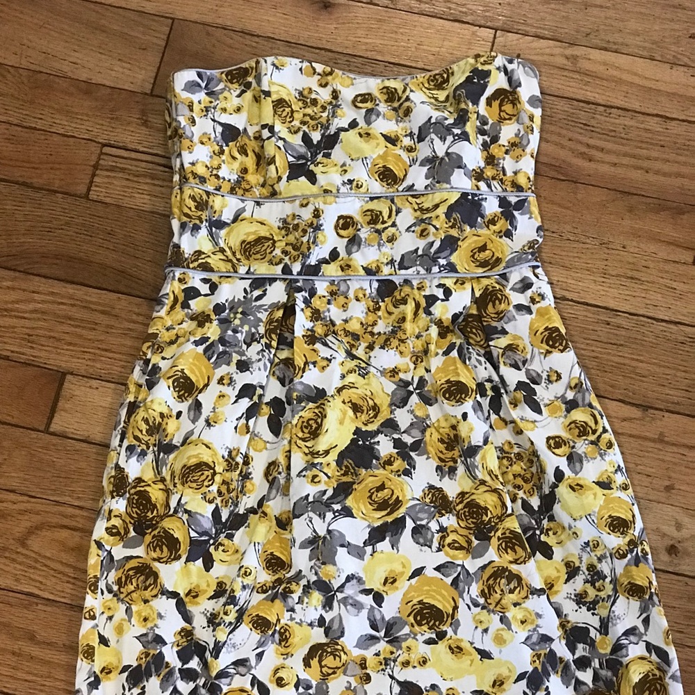 B. Smart Strapless dress with pockets